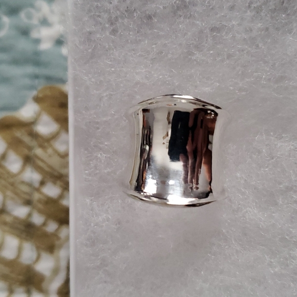 Ring - Picture 2 of 4